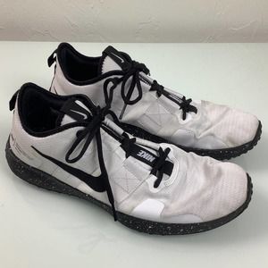 Nike Varsity Compete TR training 2 White Black sneakers size 12 EUC